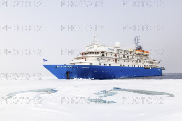 Expedition ship at the edge of the Ice Edge, Spitsbergen, Svalbard