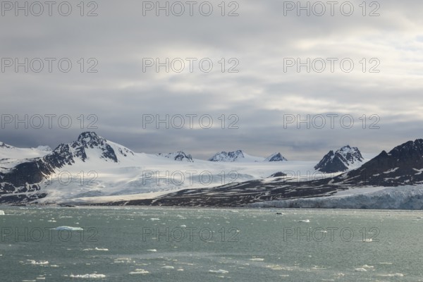 Glacier tongue, ice, mountain range, snow, sea, Lillienhöökbreen, Spitsbergen, Svalbard