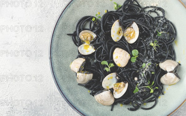 Black spaghetti vongole, venerki, homemade, without people