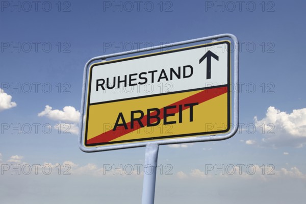 (Photomontage) Town exit sign with the inscription RUHESTAND / ARBEIT detached in front of a blue sky