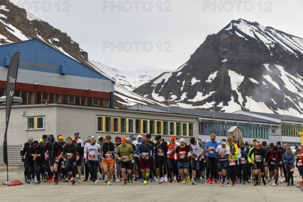 Marathon, group of runners at the start, Longyearbyen, Spitsbergen, Svalbard
