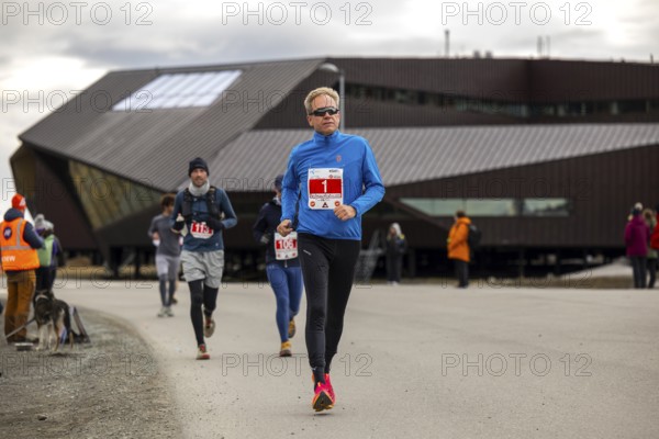 Marathon, runners in front of the university, Longyearbyen, Spitsbergen, Svalbard
