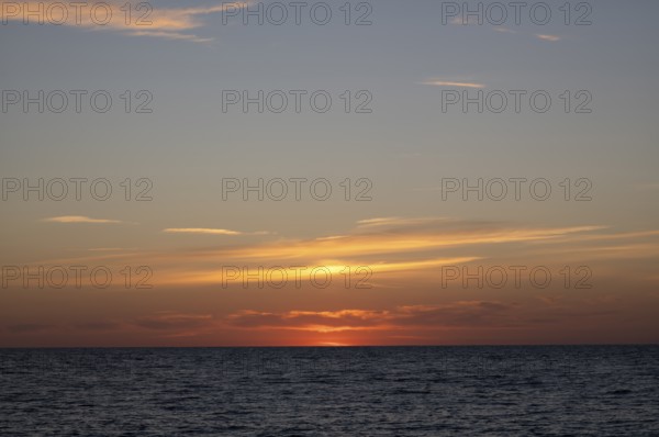 Sunset by the sea, North Sea, English Channel, Étretat, evening mood, atmospheric, Normandy, Seine-Maritime, France