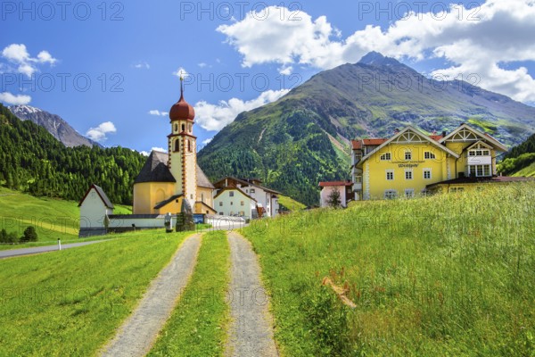 Village centre with parish church and Talleitspitze 3406m, Vent im Ventertal, side valley of the Ötztal, Ötztal Alps, Tyrol, Austria