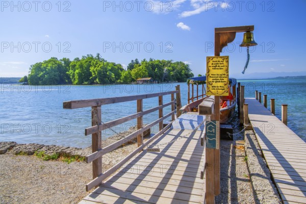 Bell jetty on the lakeshore with a view of Roseninsel in Lake Starnberg, Feldafing, Upper Bavaria, Bavaria, Germany
