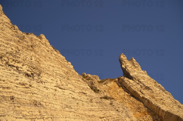 Étretat, sea, steep coast, cliffs, chalk cliffs, alabaster coast, La Côte d'Albâtre, evening mood, atmospheric, Normandy, Seine-Maritime, France