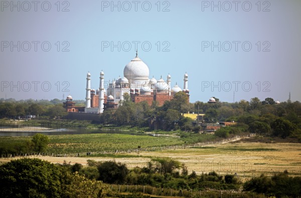 Taj Mahal or Taj Mahal, left the river Yamuna, mausoleum, Agra, Uttar Pradesh, India
