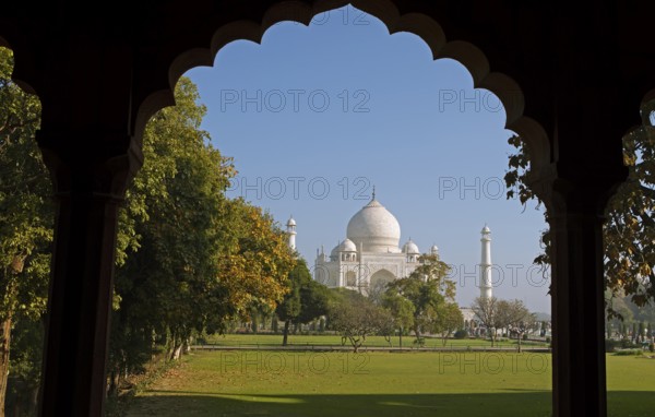 Taj Mahal or Taj Mahal, mausoleum, with Persian garden, Agra, Uttar Pradesh, India