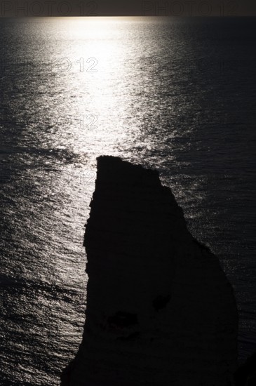 Rock needle Aiguille, Étretat, sea, cliff, cliffs, chalk cliffs, alabaster coast, La Côte d'Albâtre, backlight, silhouette, atmospheric, Normandy, Seine-Maritime, France