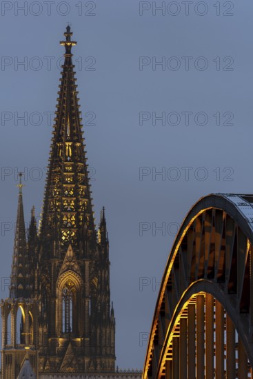 LED lights, evening mood at Cologne Cathedral, Hohenzollern Bridge, Cologne, North Rhine-Westphalia, Germany