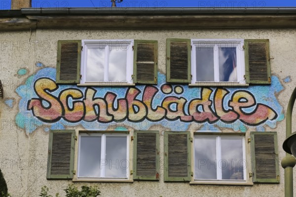 Clothes shop and meeting café Schublädle, mural, house facade, writing, social project, second-hand clothes, church square, shutters, Gomaringen, district of Tübingen, Baden-Württemberg, Germany