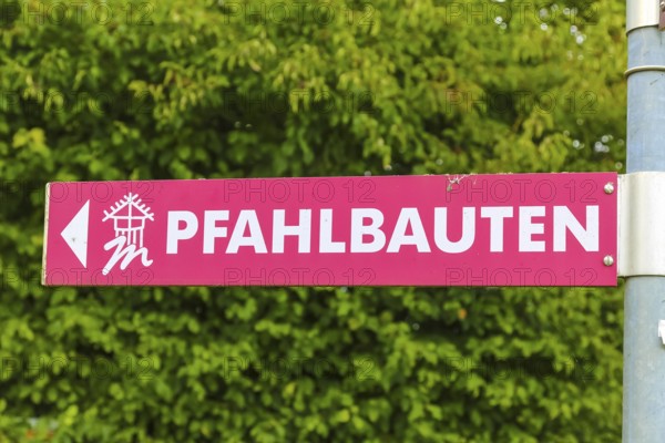 Sign, signpost, pile dwellings, arrow, writing, letters, Oberuhldingen district, Uhldingen-Mühlhofen municipality, Lake Constance district, Baden-Württemberg, Germany