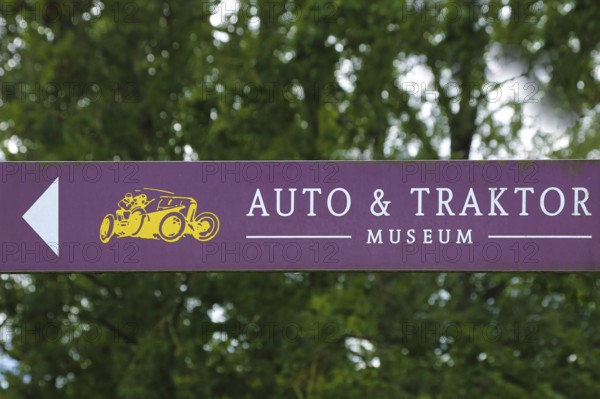 Sign, signpost, car and tractor museum, arrow, writing, letters, Oberuhldingen district, Uhldingen-Mühlhofen municipality, Lake Constance district, Baden-Württemberg, Germany