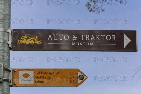 Sign, signpost, car and tractor museum, arrow, distance, writing, letters, Oberuhldingen district, Uhldingen-Mühlhofen municipality, Lake Constance district, Baden-Württemberg, Germany