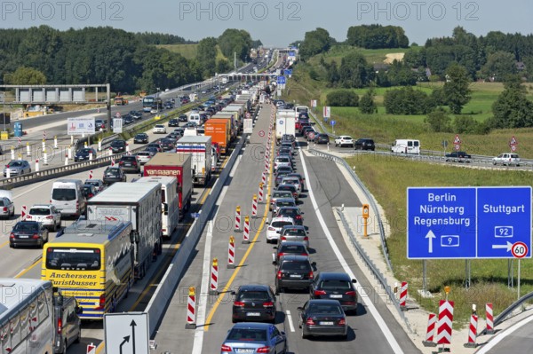 Traffic jam at roadworks at Neufahrn motorway junction, A9 motorway, Upper Bavaria, Bavaria, Germany