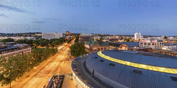 Gustav-Stresemann-Ring, the shopping centre Lili and behind it the main station in the evening, city centre, Wiesbaden, Hesse, Germany