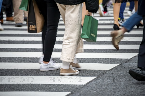 Pedestrian, crowd, lots of people crossing crosswalks, close-up, Shibuya Crossing, Shibuya, Udagawacho, Tokyo, Japan
