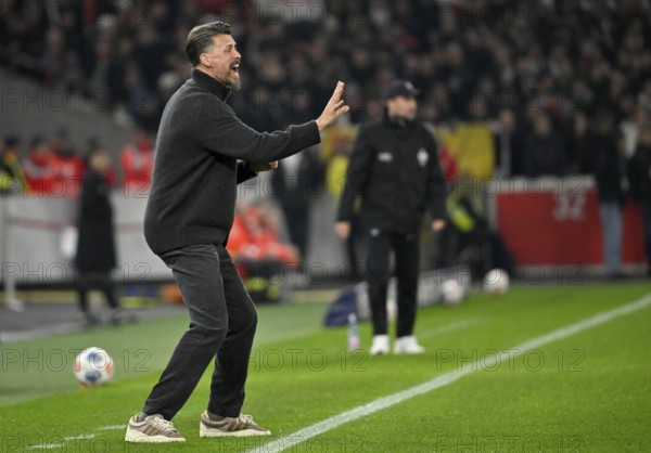 Coach coach Sandro Wagner FC Augsburg FCA gesture on the sidelines behind coach Sebastian Hoeness VfB Stuttgart MHParena, MHP Arena Stuttgart, Baden-Württemberg, Germany