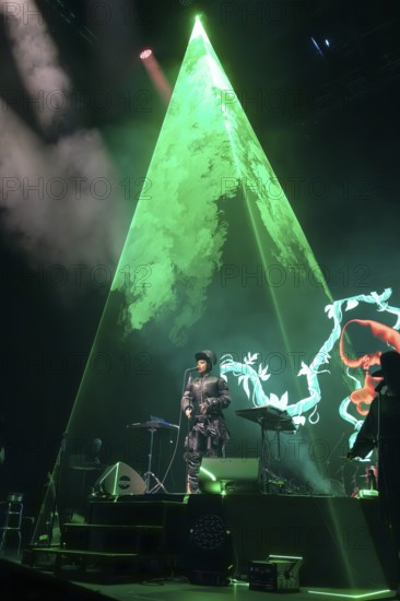 Erykah Badu, singer, USA, soul, hip-hop, R&B, The Return Of Automatic Slim World Tour 2025, live at the Uber Eats Music Hall, Berlin, 04.11.2025 < english> Erykah Badu, singer, hip-hop, live at the Uber Eats Music Hall, November 4th, 2025