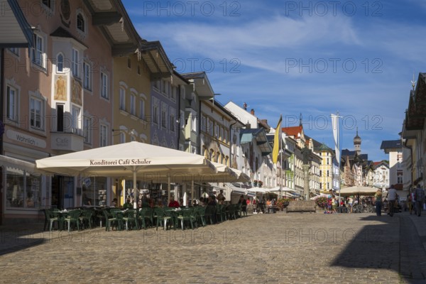 Gabelhäuser mit Lüftlmalerei in der Marktstraße, pedestrian zone, Altstadt, Bad Tölz, Upper Bavaria, Bavaria, Germany