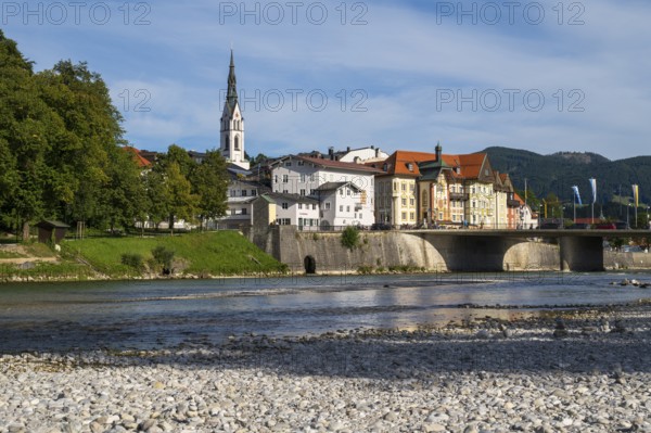 Old town with church of St. Mariä Himmelfahrt, river Isar, Bad Tölz, Upper Bavaria, Bavaria, Germany