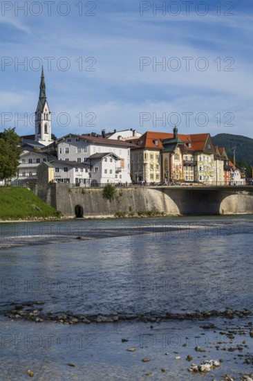 Old town with church of St. Mariä Himmelfahrt, river Isar, Bad Tölz, Upper Bavaria, Bavaria, Germany