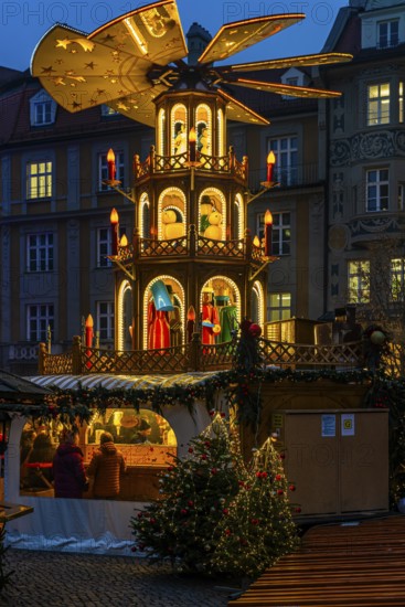 Christmas market with three-story illuminated Christmas pyramid, Rindermarkt, Munich, Upper Bavaria, Bavaria, Germany