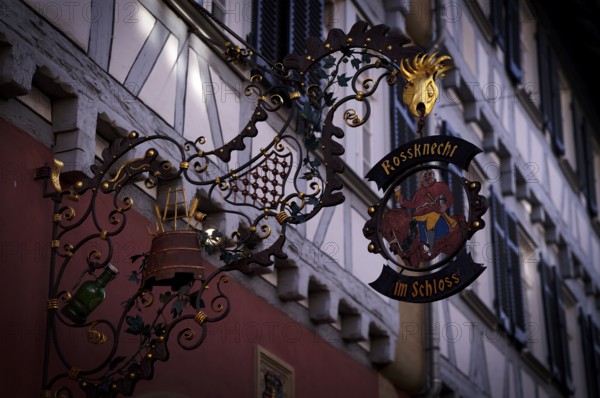 Nasenschild Restaurant Rossknecht im Schloss, Altstadt, half-timbered house, Bietigheim-Bissingen, Baden-Württemberg, Germany