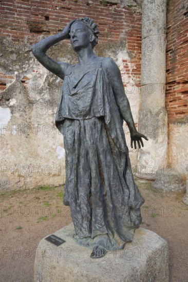 Sculpture and figure of Spanish actress Margarita Xirgu in the Teatro Romano, Forum Roman, UNESCO, Emerita Augusta, Merida, Extremadura, Spain