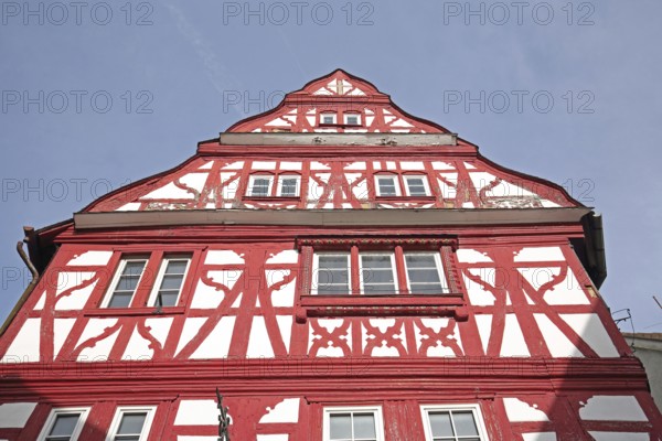 Red frame house Thaynsches Haus built in the 16th century and looking up to the tail gable, red, Meisenheim, Rhineland-Palatinate, Germany
