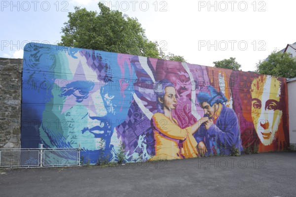 Mural Goethe's Werther by artist group 3Steps 2015, street art, grafitti, Johann Wolfgang von Goethe, wall painting, figures, face, portrait, couple, hand kiss, baroque, historical, colorful, blue, Lottehof, Wetzlar, Hesse, Germany
