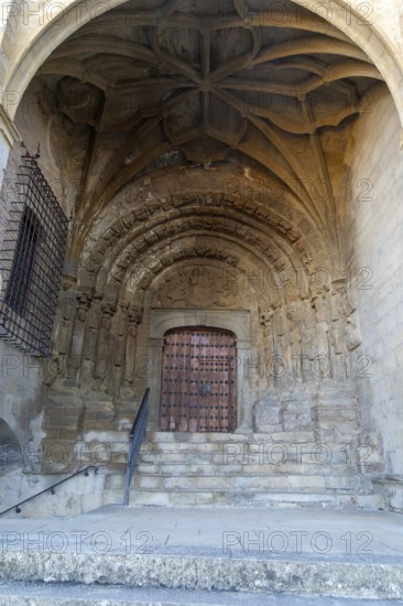 Iglesia de San Esteban, Romanesque church, medieval village of Sos del Rey Católico, Cinco Villas Zaragoza province, Aragon, Spain