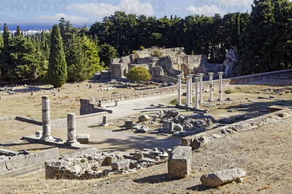 Middle terrace, Apollo temple columns, at the back presumably buildings with patients' apartments, Asclepieion, Latin Aescupium, three terraces, place of worship of Asklepios, god of healing art, ancient hospital, archaeological excavation 1902-1904, island of Kos, Dodecanese islands, Greece, eastern Adriatic, Mediterranean