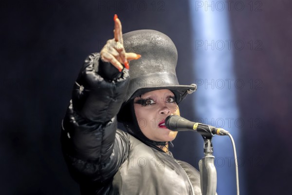 Erykah Badu, singer, USA, soul, hip-hop, R&B, The Return Of Automatic Slim World Tour 2025, live at the Uber Eats Music Hall, Berlin, 04.11.2025 < english> Erykah Badu, singer, hip-hop, live at the Uber Eats Music Hall, November 4th, 2025