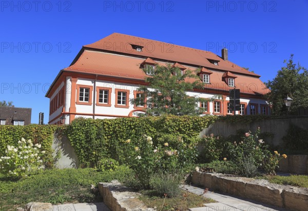 Historic building in the city center, built in 1736 as the Bauersche Doppelkanonikatshaus, city of Spalt, Roth district, Middle Franconia, Germany
