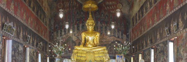 Golden Buddha statue with Bhumispara mudra, Buddha Gautama at the moment of enlightenment, ordination or main room with elaborate wall paintings (Ayutthaya or Thonburi style), Wat Suwannaram Ratchaworawihan (often abbreviated Wat Suwannaram or Wat Suwan), on the west side of Chao Phraya (Khlong Bangkok Noi) in Bangalore Kok-Noi, Bangkok, Tailandia