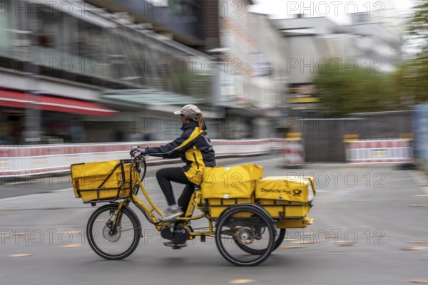 Delivery agent, Deutsche Post mailman on e-bike, Bochum, North Rhine-Westphalia, Germany