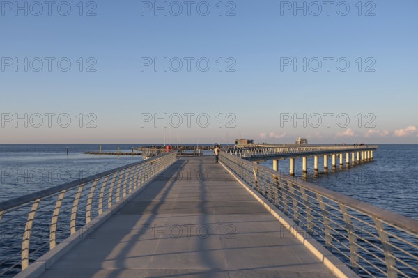 New 720 meter long pier in Prerow in the evening light, open since October 2024, Prerow, Darß, Mecklenburg-Western Pomerania, Germany