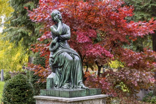 Pragfriedhof Stuttgart in autumn. November is traditionally a time for Christians to visit their graves. Symbolic photo with graves and grave decorations. Stuttgart, Baden-Württemberg, Germany