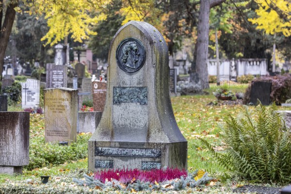 Honorary grave of poet Eduard Mörike. Pragfriedhof Stuttgart in autumn. November is traditionally a time for grave visits. Stuttgart, Baden-Württemberg, Germany
