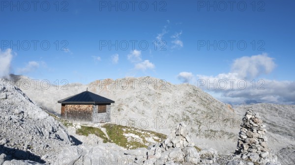 The Wildalmkirchl bivouac, a bivouac hut or bivouac box in the Steinernes Meer, with a large stone man, Berchtesgaden Alps, Austria