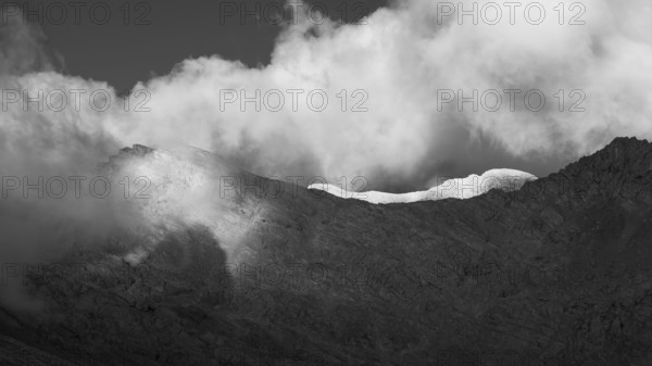 Highest peak in the Steinernes Meer, the Selbhorn (behind, in the sun), in front of it the Schareck, as a contrasting monochrome image, Berchtesgaden Alps, Austria