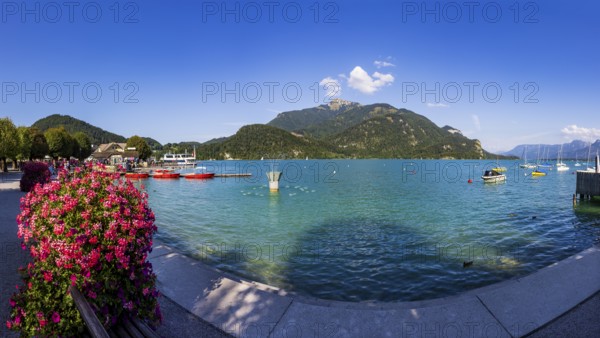 Lakeside promenade in Sankt Gilgen, Wolfgangsee, Salzkammergut, Salzburg, Austria