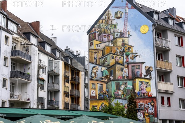 Residential buildings in Düsseldorf-Bilk, Merowingerstraße, mural entitled Wirtschaftswunder, since 2007, artists: Kübra Sirinyurt, Jann Wienenkamp, Klaus Klinger, Farbfieber v. North Rhine-Westphalia