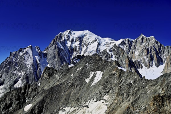 From left, the mountains L'Aiguille Blanche de Peuterey, Mont Blanc, Mont Maudit, Pointe Helbronner viewing terrace, Chamonix-Mont-Blanc, Haute-Savoie, Italian watershed, France