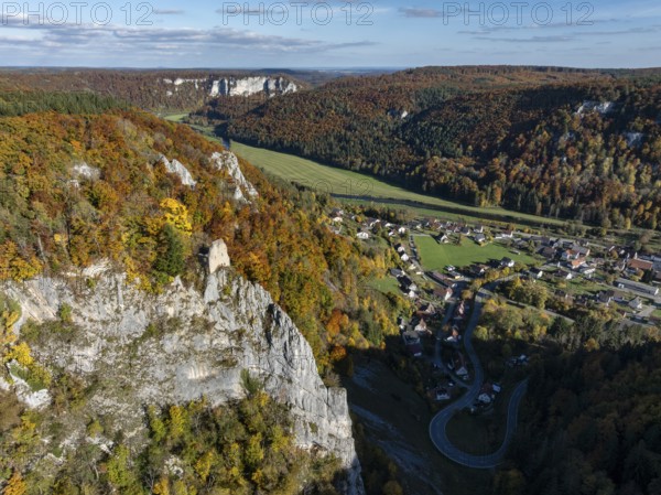 Aerial view of the viewpoint, shovels and Hausen Castle, also known as the Hausen ruins, surrounded by autumn vegetation, a ruin of a castle above the village of Hausen in the valley in the Upper Danube Valley, Beuron, Sigmaringen district, Baden-Württemberg, Germany