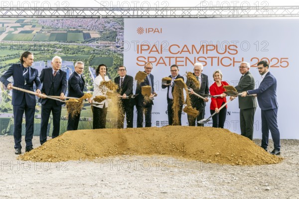 From left, architect Jacob van Rijs, OB Harry Mergel, Digital Minister Dr. Karsten Wildberger, Research Minister Dorothee Bär, Prof. Reinhold Geilsdörfer (Dieter Schwarz Foundation), Friedrich Merz, Gerd Chrzanowski (CEO, Schwarz Group), Winfried Kretschmann, Dr. Nicole Hoffmeister-Kraut (Economics Minister BW), Thomas Strobl (Interior Minister BW), Moritz Gräter (IPAI CEO) . ground-breaking ceremony ceremony for the Innovation Park for Artificial Intelligence (IPAI) in Heilbronn. Heilbronn, Baden-Württemberg, Germany