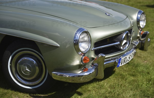 Mercedes-Benz W121 190 SL Roadster at a classic car meeting