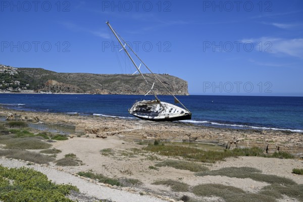 Stranded sailing yacht, storm, severe weather, Jávea or Xàbia, Alicante Province, Comunidad Valenciana, Spain