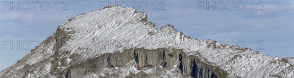 Mountain panorama from Walmendinger Horn, 1990m, to the Hohe Ifen covered by the first snow in autumn, 2230m, Kleinwalsertal, Vorarlberg, Allgäu Alps, Austria